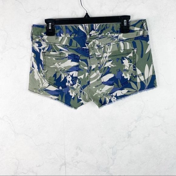[Express] Floral Camo Leaf Print Jean Shorts - Picture 2 of 2
